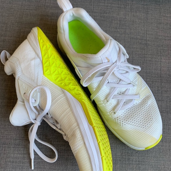 Women’s Size 10 Nike Metcon Flyknit 3 White Volt Neon Green - Picture 2 of 4